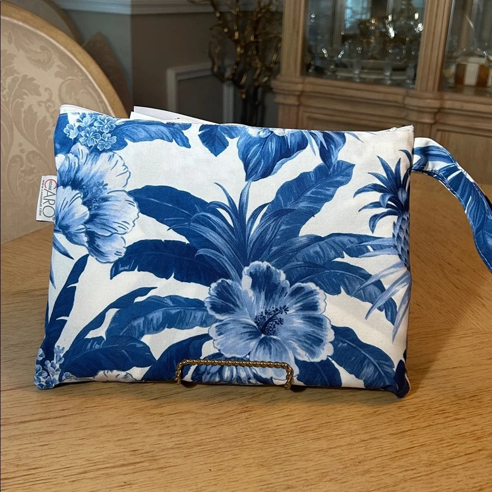 CARO Reversible Beach Blanket  NWT